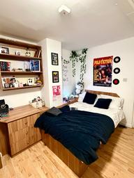 Wrangthorn Place, Hyde Park