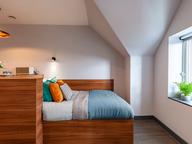 Straits Garden, Egham