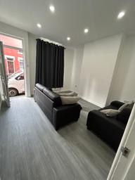 Welton Grove, Hyde Park