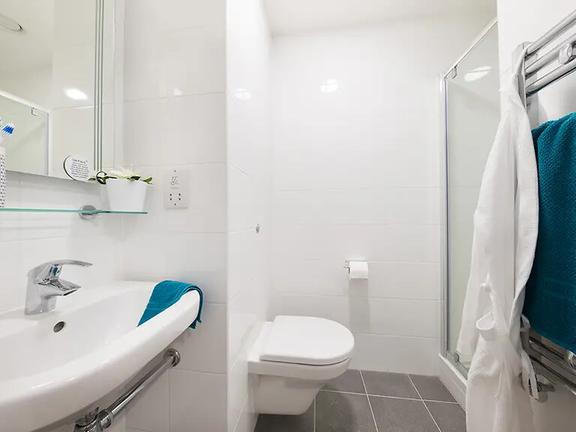 5 bedroom student apartment in Wembley, London