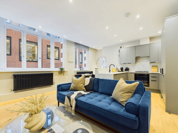 2 bedroom student apartment in Soho, London