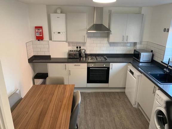 1 bedroom student apartment in Hyde Park, Leeds