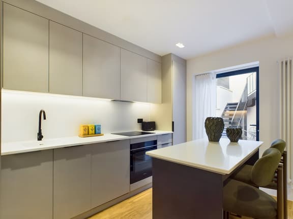 2 bedroom student apartment in Marylebone, London