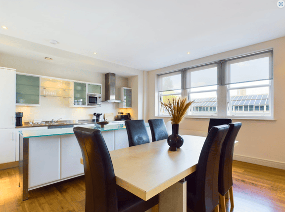 2 bedroom student apartment in Soho, London