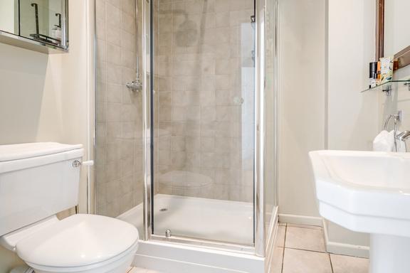 2 bedroom student apartment in Hampstead, London