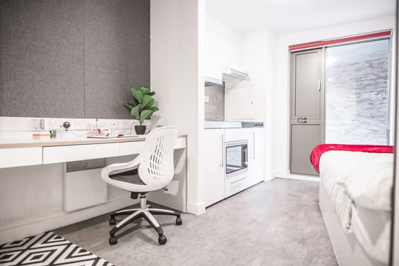 1 bedroom student apartment in City Centre, Coventry