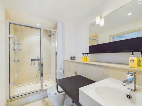 2 bedroom student apartment in Soho, London