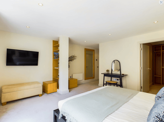 2 bedroom student apartment in Soho, London
