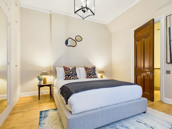 2 bedroom student apartment in Chelsea, London