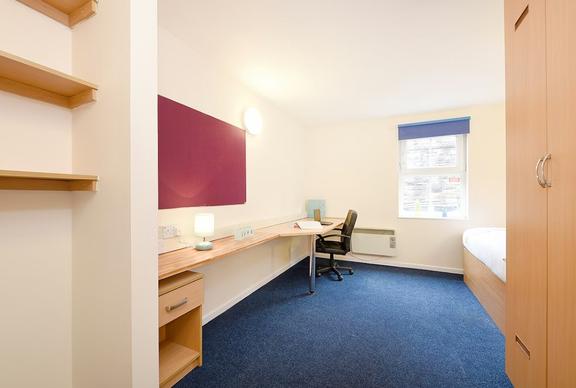 1 bedroom student apartment in Vicarage Hill, Wrexham