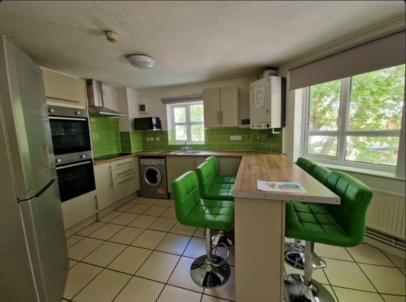 6 bedroom student apartment in Radford, Nottingham