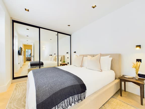 2 bedroom student apartment in Marylebone, London