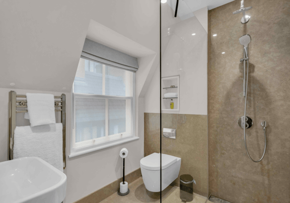 2 bedroom student apartment in Soho, London