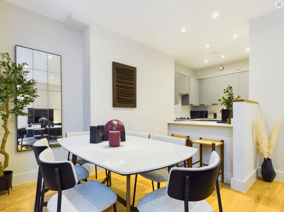 2 bedroom student apartment in Soho, London
