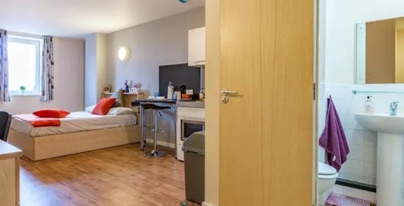 6 bedroom student apartment in Heath Town, Wolverhampton