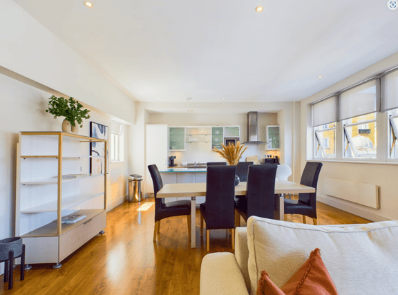 2 bedroom student apartment in Soho, London