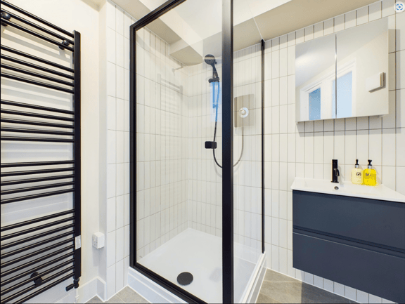 2 bedroom student apartment in Soho, London