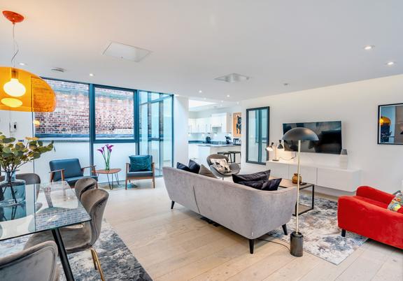 3 bedroom student apartment in Soho, London