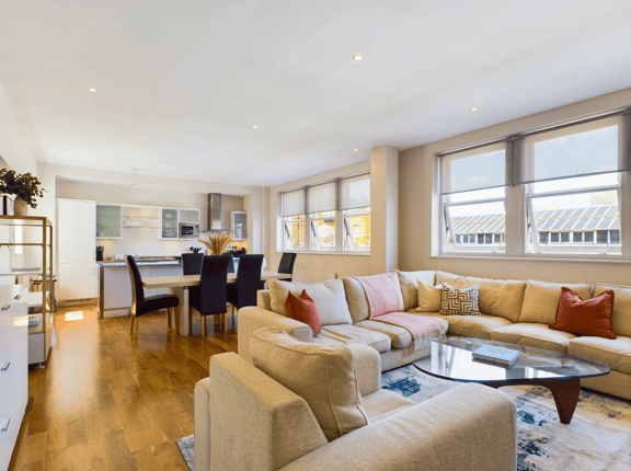 2 bedroom student apartment in Soho, London