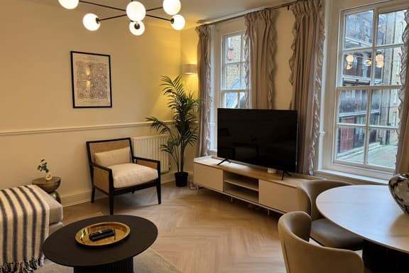 2 bedroom student apartment in Soho, London