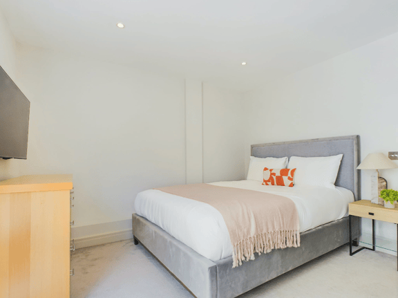 2 bedroom student apartment in Soho, London