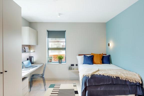 1 bedroom student apartment in Egham, Surrey