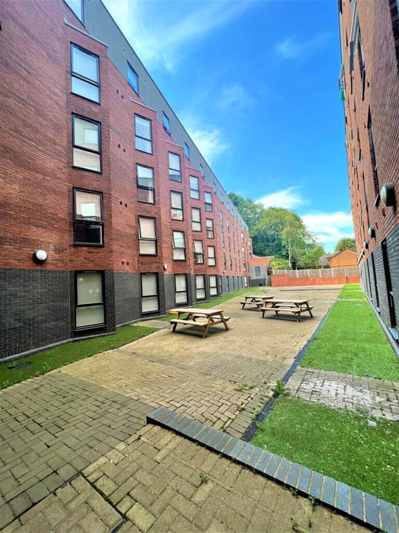 1 bedroom student apartment in Shelton, Stoke-on-Trent