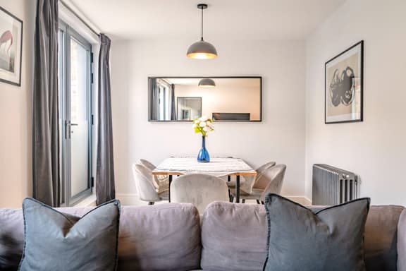 2 bedroom student apartment in Marylebone, London
