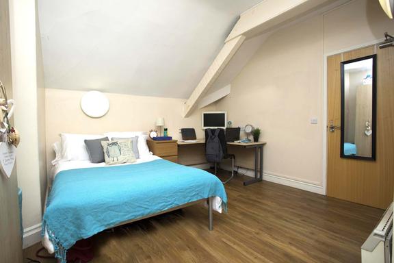 1 bedroom student apartment in Victoria Park, Manchester
