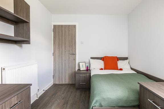 4 bedroom student apartment in Hyde Park, Leeds