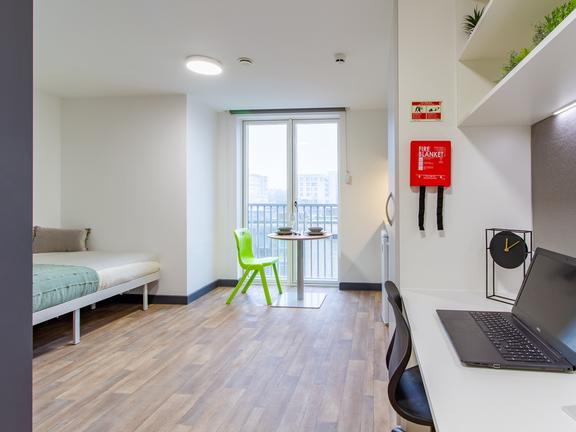 1 bedroom student apartment in City Centre, Plymouth