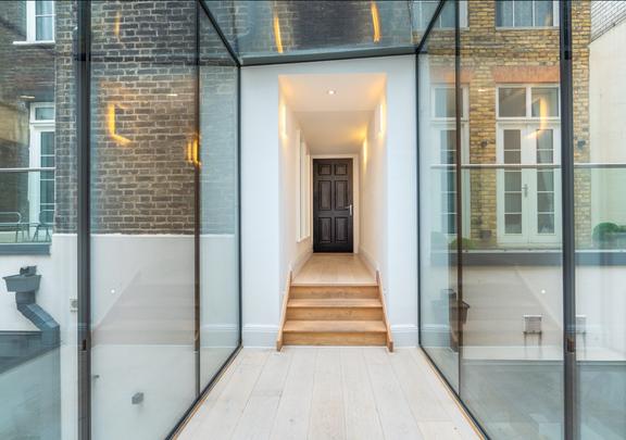 3 bedroom student apartment in Soho, London