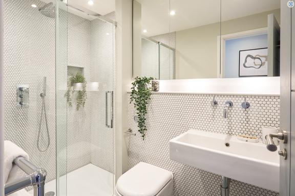 2 bedroom student apartment in Soho, London