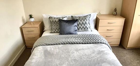 4 bedroom student apartment in Newcastle-under-Lyme, Stoke-on-Trent