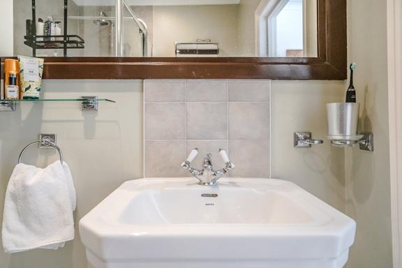 2 bedroom student apartment in Hampstead, London