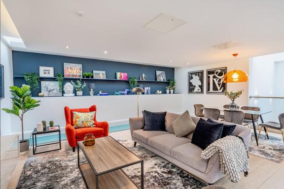 3 bedroom student apartment in Soho, London