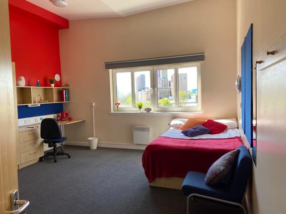 1 bedroom student apartment in City Centre, Coventry