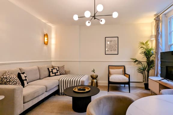 2 bedroom student apartment in Soho, London