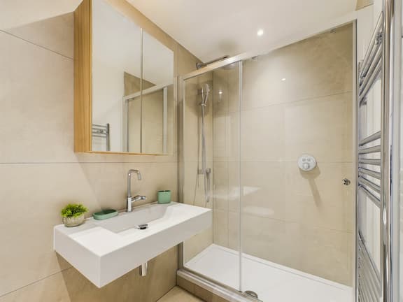 2 bedroom student apartment in Paddington, London