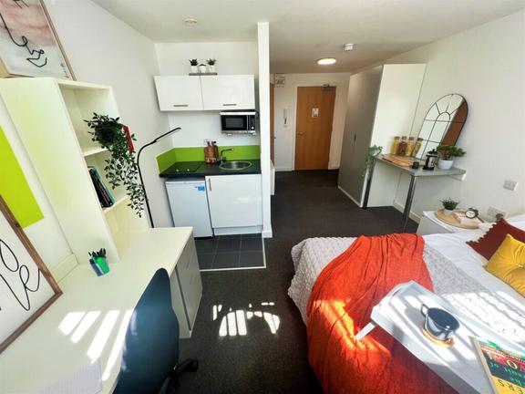 1 bedroom student apartment in City Centre, Leicester