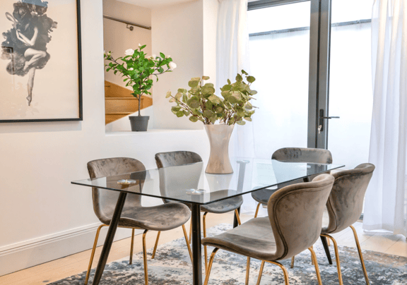 2 bedroom student apartment in Soho, London