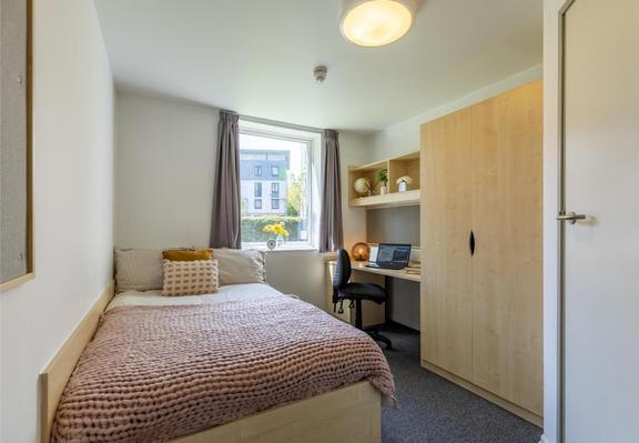 1 bedroom student apartment in Frizinghall, Bradford