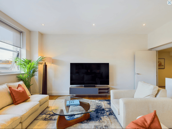 2 bedroom student apartment in Soho, London