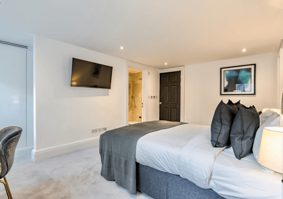2 bedroom student apartment in Soho, London
