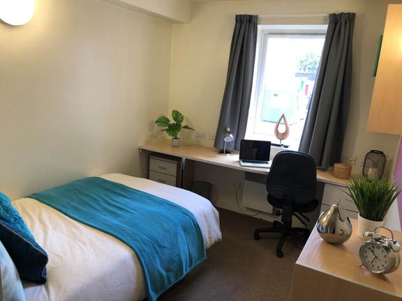 6 bedroom student apartment in Great Horton, Bradford