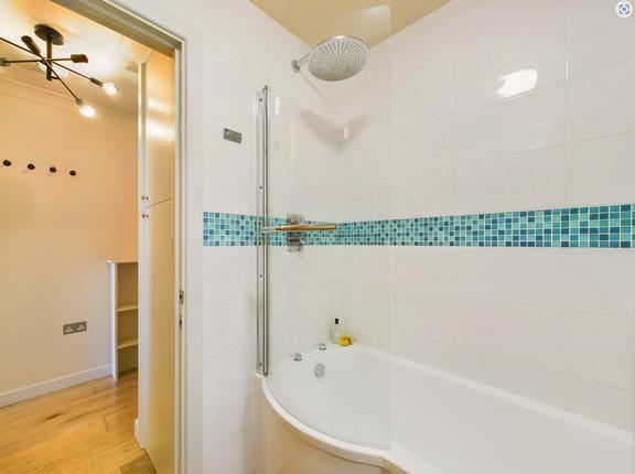 1 bedroom student apartment in Soho, London