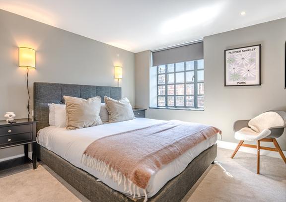 2 bedroom student apartment in Soho, London