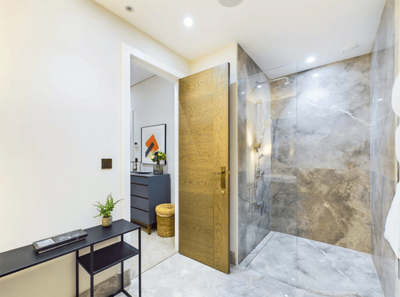 2 bedroom student apartment in Soho, London