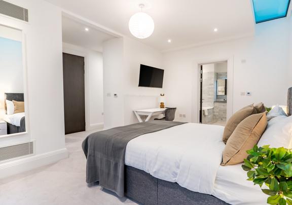 3 bedroom student apartment in Soho, London