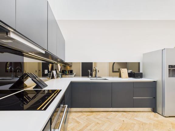 3 bedroom student apartment in Shoreditch, London